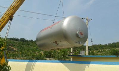 安陽(yáng)臥式無(wú)塔供水設(shè)備安裝現(xiàn)場(chǎng)