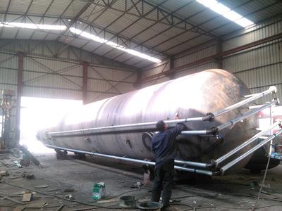 油罐生產(chǎn)現(xiàn)場